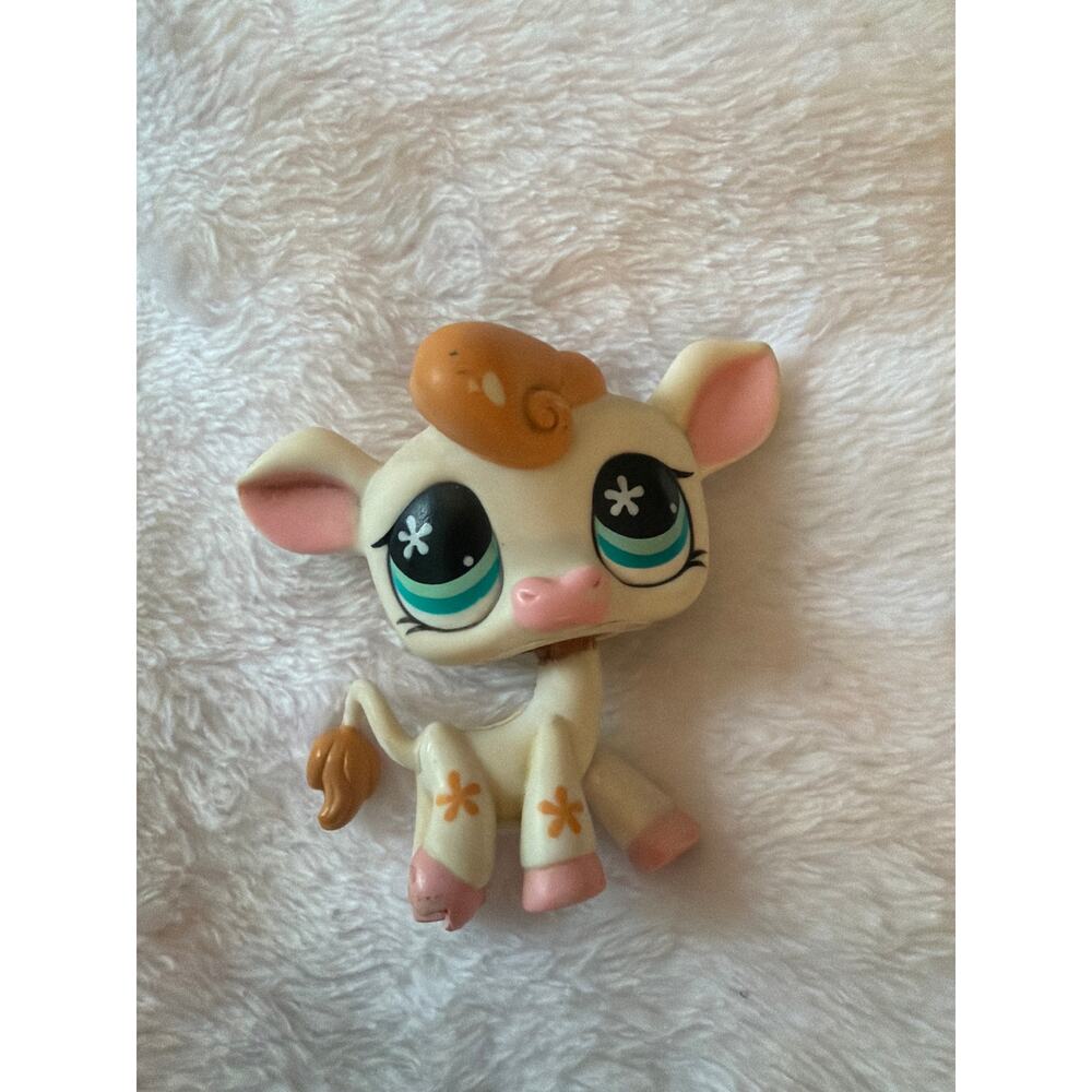 Hasbro Littlest Pet Shop Cow #877 White Brown LPS Figure Blue Star Eyes 2007 - Picture 5 of 14